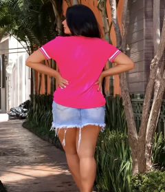 Blusa Basíca Plus Gola Listrada Pink - comprar online