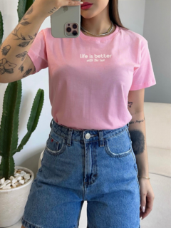 T-Shirt Life Is Better Rosda Bebê na internet