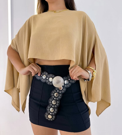 Blusa Bata Capa Nude na internet