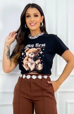 T-Shirt Coffee First Est.1998 Preta - loja online