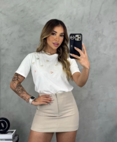 T-Shirt Bordados De Corações Off White na internet