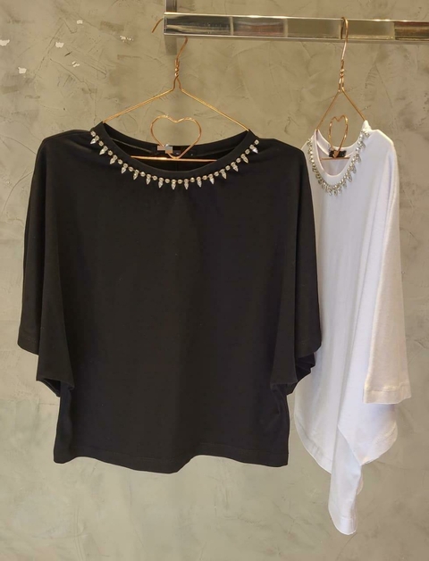 Blusa aplicação em pedrarias preta / branca
