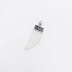 Pingente Dente Madrepérola e Topázio Azul - comprar online