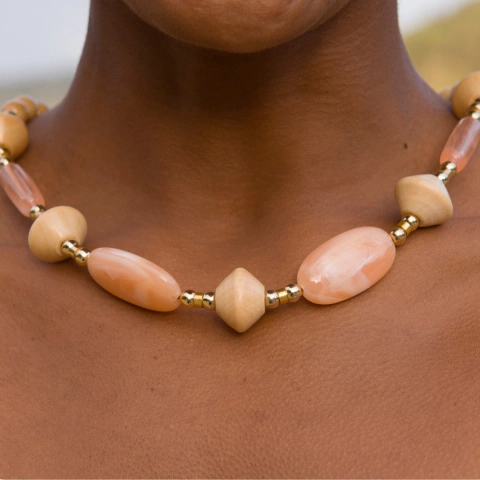 Colar Resinado Salmão