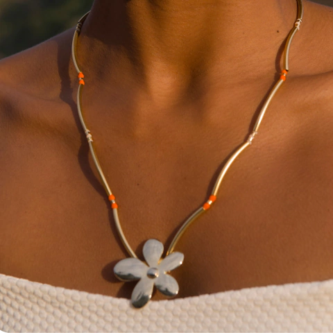 Colar Canutilhos Flor