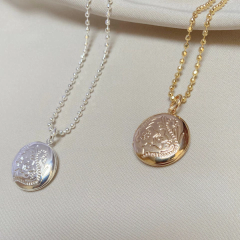 Colar Relicário Flores