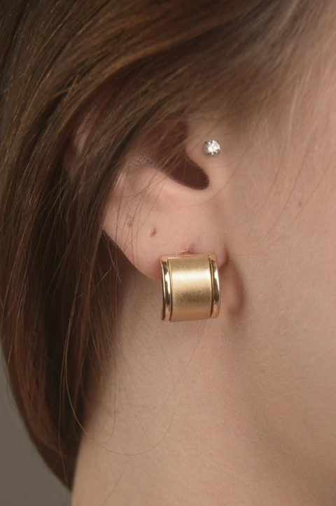 Brinco Fosco Dourado - comprar online