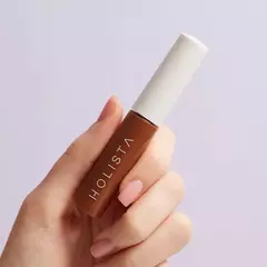 Bronzer liquido Holista Sun Kissed en mano