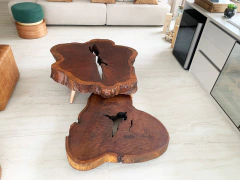 Par de Mesas de Centro em madeiras garapeira e ipê, mesas com rodizios de silicone e pés palito, com acabamento em verniz