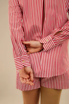 BLUSA LARISSA LISTRADA na internet