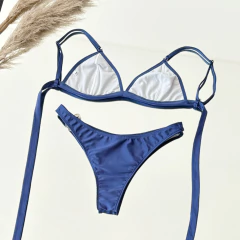 Uma Azul SEMI VEDETINA en internet