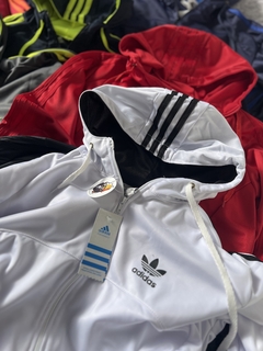 Campera Adi acetato frizado