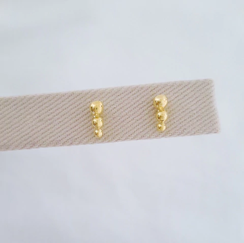 Brinco ear cuff bolinhas