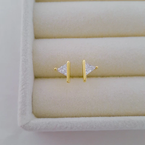 Brinco fio triângulo zircônia