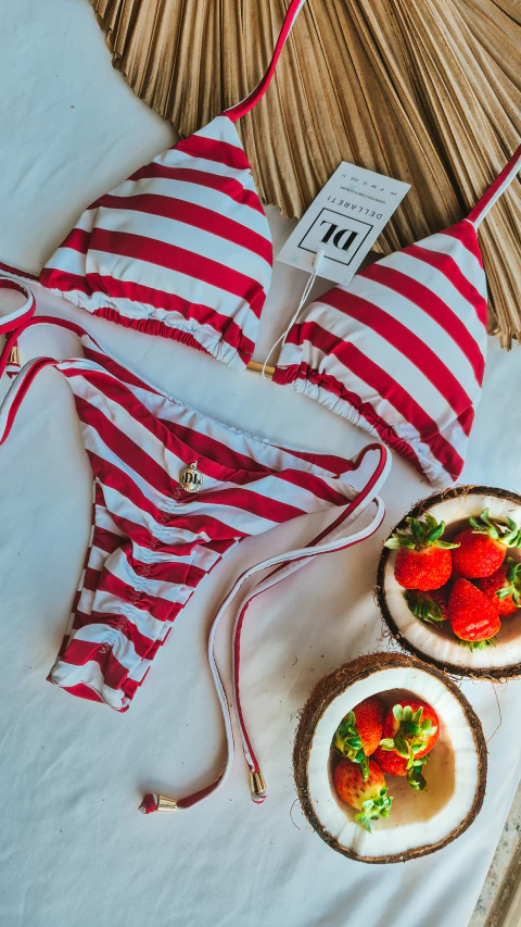 Lacinho Empina Bumbum Listrado vermelho e branco - comprar online