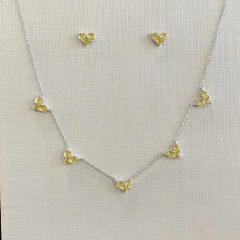 COLAR PRATA 925 CINCO CORAÇÕES LISOS E TRÊS PONTOS DE LUZ CENTRAIS/ YELLOW FANCY - Kalanchoe Semijoias 