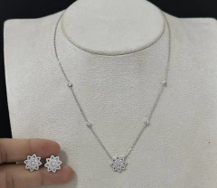 BRINCO PRATA 925 FLOR NAVETES COM OITO PETALAS CRAVEJADAS E PONTO DE LUZ/ CRISTAL - loja online