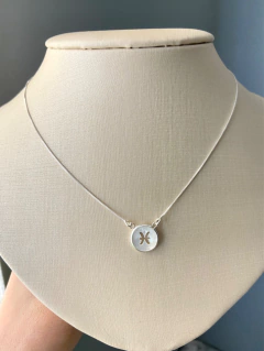 COLAR SIGNO PEIXES NA VENEZIANA PRATA na internet