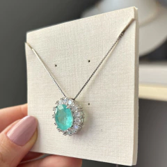 COLAR PRATA 925 PEDRA OVAL COM BORDA PONTOS DE LUZ 4 GARRAS/ ESMERALDA COLOMBIANA na internet