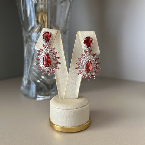 BRINCO GOTA GRANDE CRAVEJADA RÓDIO BRANCO RUBI