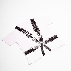 Remera blanca cinturon pre order en internet