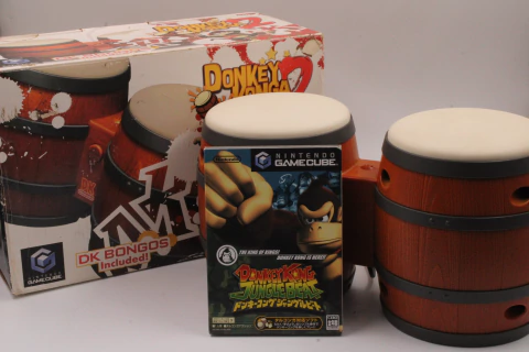 JOGO GAMECUBE - DONKEY KONGA 2 BUNDLE C/ DK BONGOS (JPN) (1) - comprar online