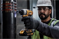 Imagen de DEWALT Kit de destornillador de impacto inalámbrico de 20 V MAX 2 baterías y cargador