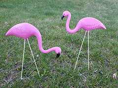 2 Pequeños Adornos De Flamencos Rosas Para El Césped en internet