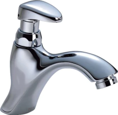 Grifo Para Baño De Dos Orificios - Delta Faucet
