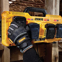 Imagen de Dewalt Dcb104 - Cargador Rápido De Litio De 4 Puertos, 20 V