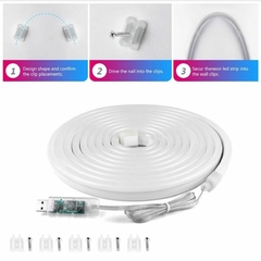 Fita de LED RGB em formato espiral, com controle remoto e conector USB.