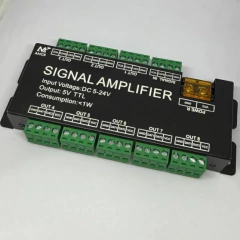 Amplificador de sinal para LED RGB digital com 8 saídas AHC8, com conexões verdes e iluminação colorida ao fundo