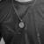 Collar con dije colgante Bitcoin plateado en internet
