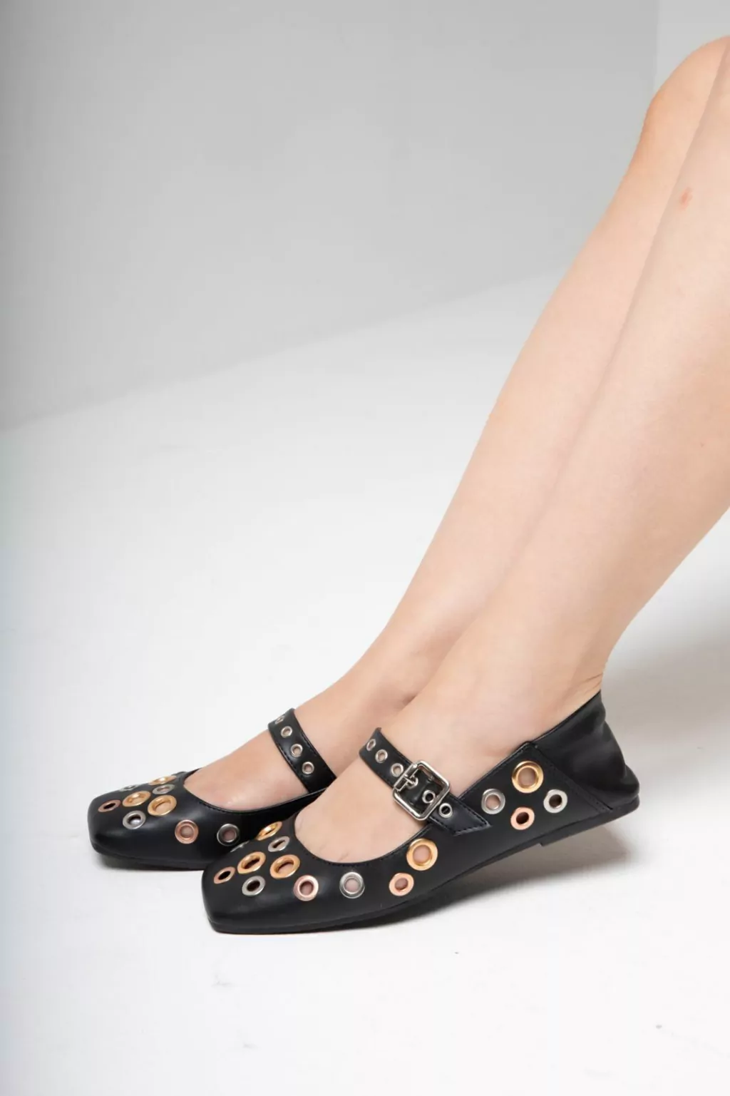 SAPATILHA SOFIA PRETA COM ELOS