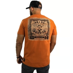Camiseta Masculina Sacudido's Tião Carreiro Rei do Pagode Marrom CM03T na internet