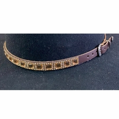 Bandinha Para Chapéu Strass Dourado Couro Café BC52 - Barcelos Country