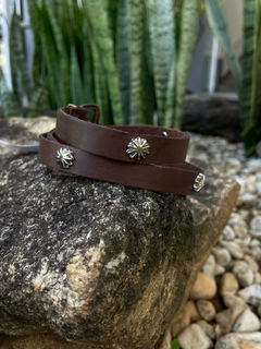Bandinha Para Chapéu Broche Marrom BC265 na internet
