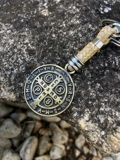 Chaveiro Couro Medalha São Bento Ouro Velho CM20 - comprar online