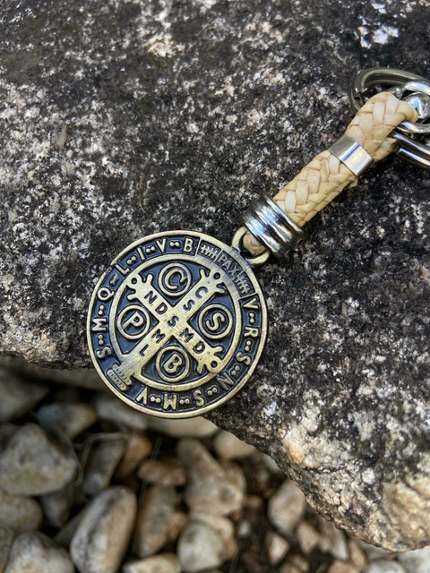 Chaveiro Couro Medalha São Bento Ouro Velho CM20 - comprar online