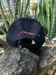 Boné Texas Farm Preto/ Rosa BN697.1 na internet