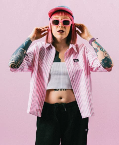 Camisa billie boxy fit rosada en internet