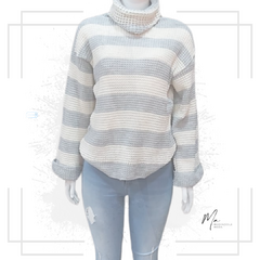 Blusa de tricot gola alta manga flare