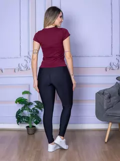 Camiseta Feminina Básica Manga curta - Marandola Moda