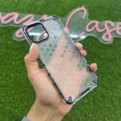 Uso Rudo transparente hexágonos- iPhone 15 Pro max - Crazy Cases