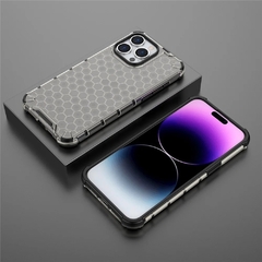 Uso Rudo Black hexágonos iPhone 15 - comprar en línea