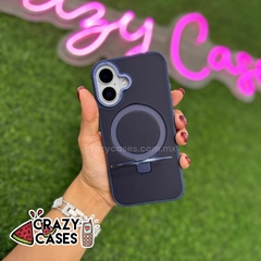 Case MagSafe dark blue iPhone 16 en internet
