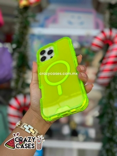 Case ultra uso rudo MagSafe verde neon 15 pro max - comprar en línea