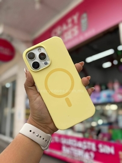 Case silicon magsafe amarillo - ip 15 pro max