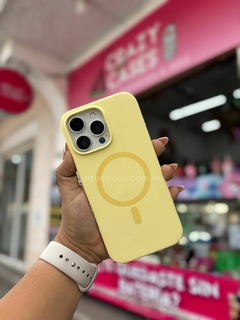 Case silicon magsafe amarillo - ip 15 pro max - comprar en línea