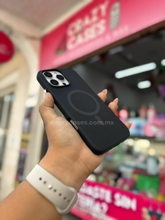 Case magsafe silicon black - ip 16 pro - Crazy Cases